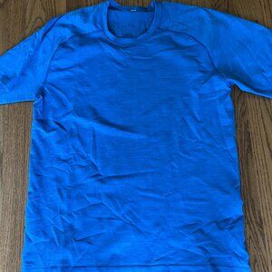 Mens Blue Lululemon short - size large